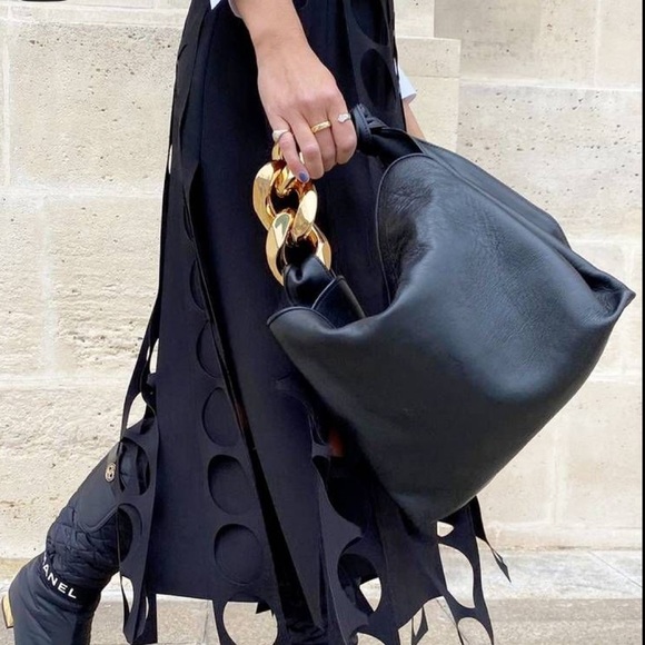 Womens JW ANDERSON Oversized TWIST Black CHAIN HOBO Handbag ..SOLD OUT GORGEOUS - Picture 1 of 17